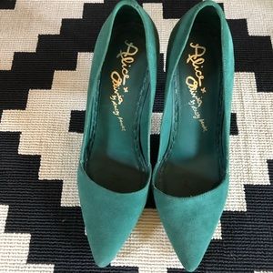 Alice + Olivia Shoes - Alice and Olivia Green Suede Pumps Alice + Olivia Shoes - Alice and Olivia Green Suede Pumps